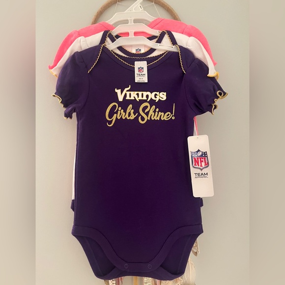 NFL Apparel Girls Vikings Onsies - Picture 1 of 3